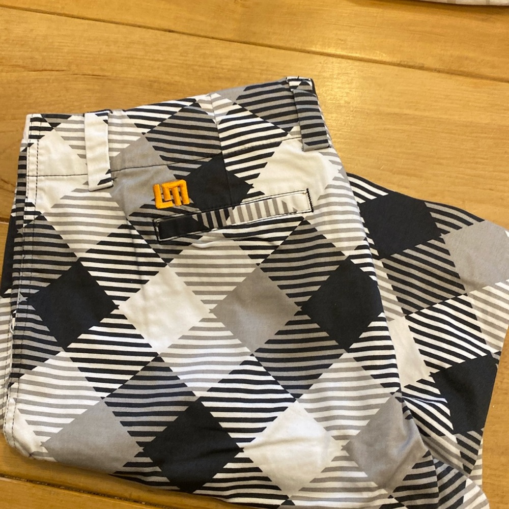 Black/gret diamond Loudmouth ladies, Bermuda gold short.